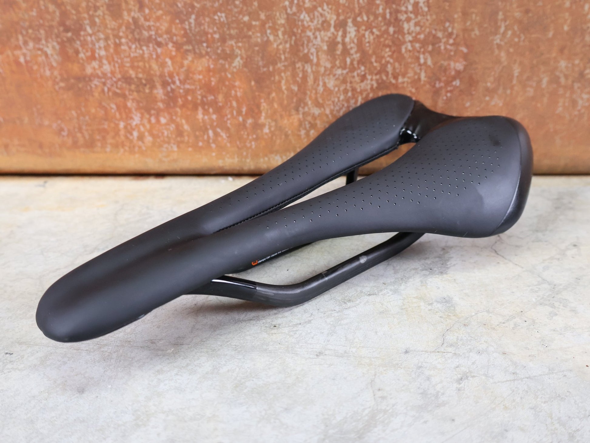 Sattel von Bontrager, BONTRAGER AJNA PRO CARBON SATTEL / DAMEN – CARBONSTREBEN – 270 × 144 MM vor USEDBIKES - OB.DE Hintergrund