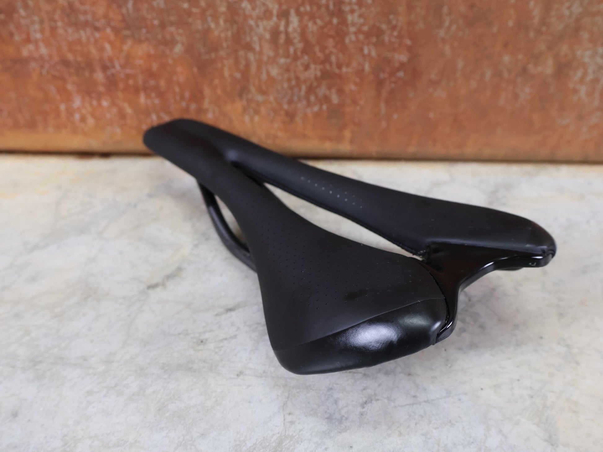 Sattel von Bontrager, BONTRAGER AJNA PRO CARBON SATTEL / DAMEN – CARBONSTREBEN – 270 × 144 MM vor USEDBIKES - OB.DE Hintergrund