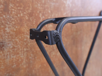 Schutzbleche, Gepäckträger & Körbe von Bontrager, BONTRAGER BACKRACK LIGHTWEIGHT MIK GEPÄCKTRÄGER SCHWARZ OHNE MONTAGEMATERIAL vor USEDBIKES-OB.DE Hintergrund