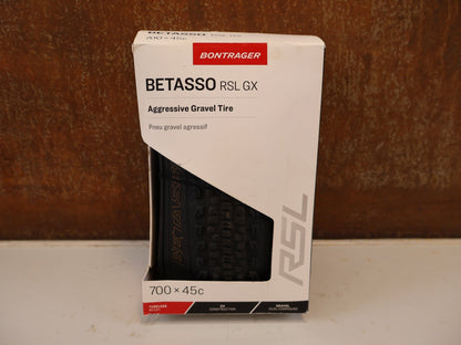 Reifen von Bontrager, BONTRAGER BETASSO RSL GX TLR GRAVELREIFEN 700C X 45 MM ORIGINALVERPACKT vor USEDBIKES-OB.DE Hintergrund