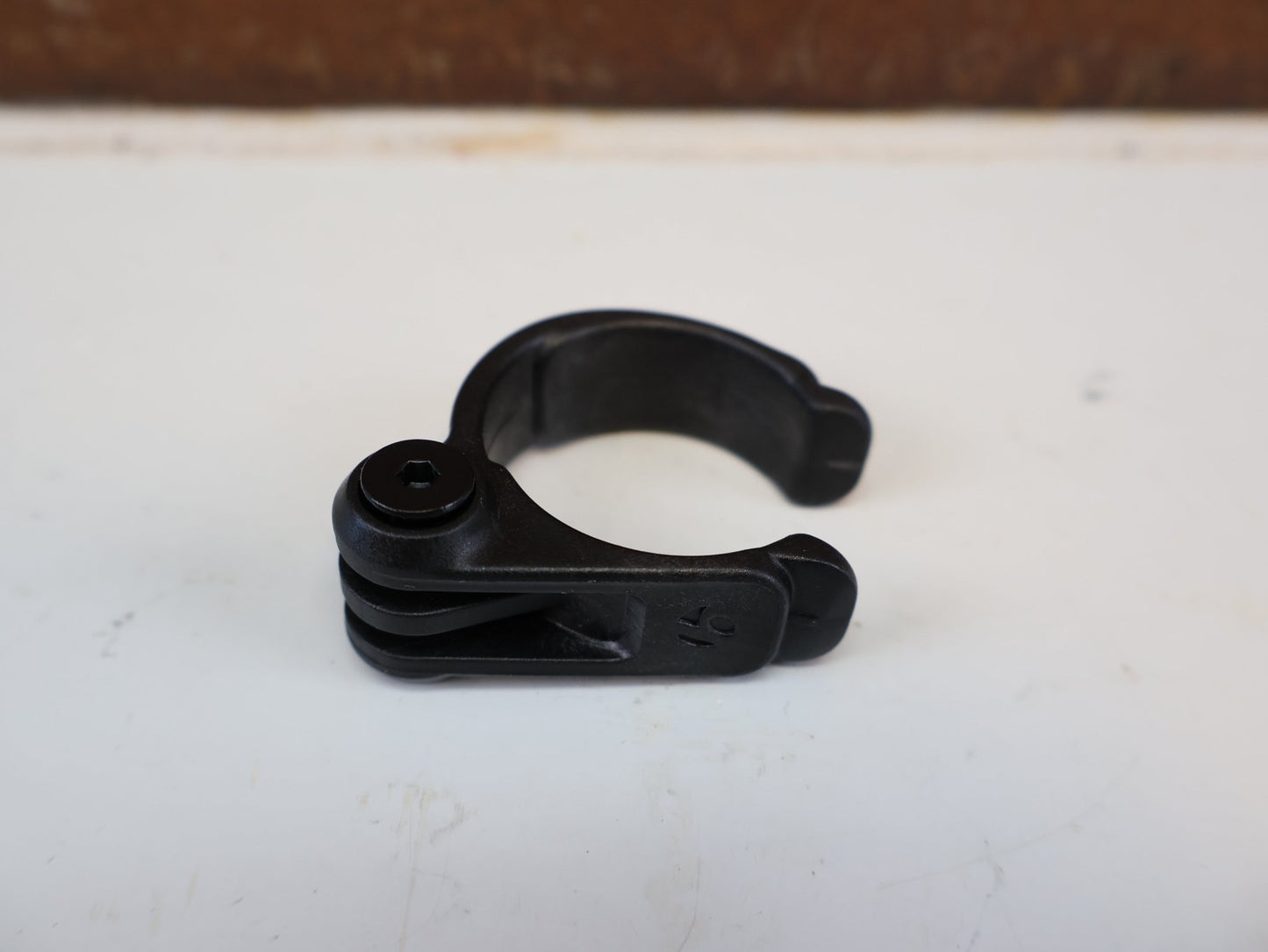 Computerhalterung von Bontrager, BONTRAGER BLENDR KOVEE PRO 35 / MONO SOCKEL / FÜR VORBAU / HALTERUNG vor USEDBIKES-OB.DE Hintergrund