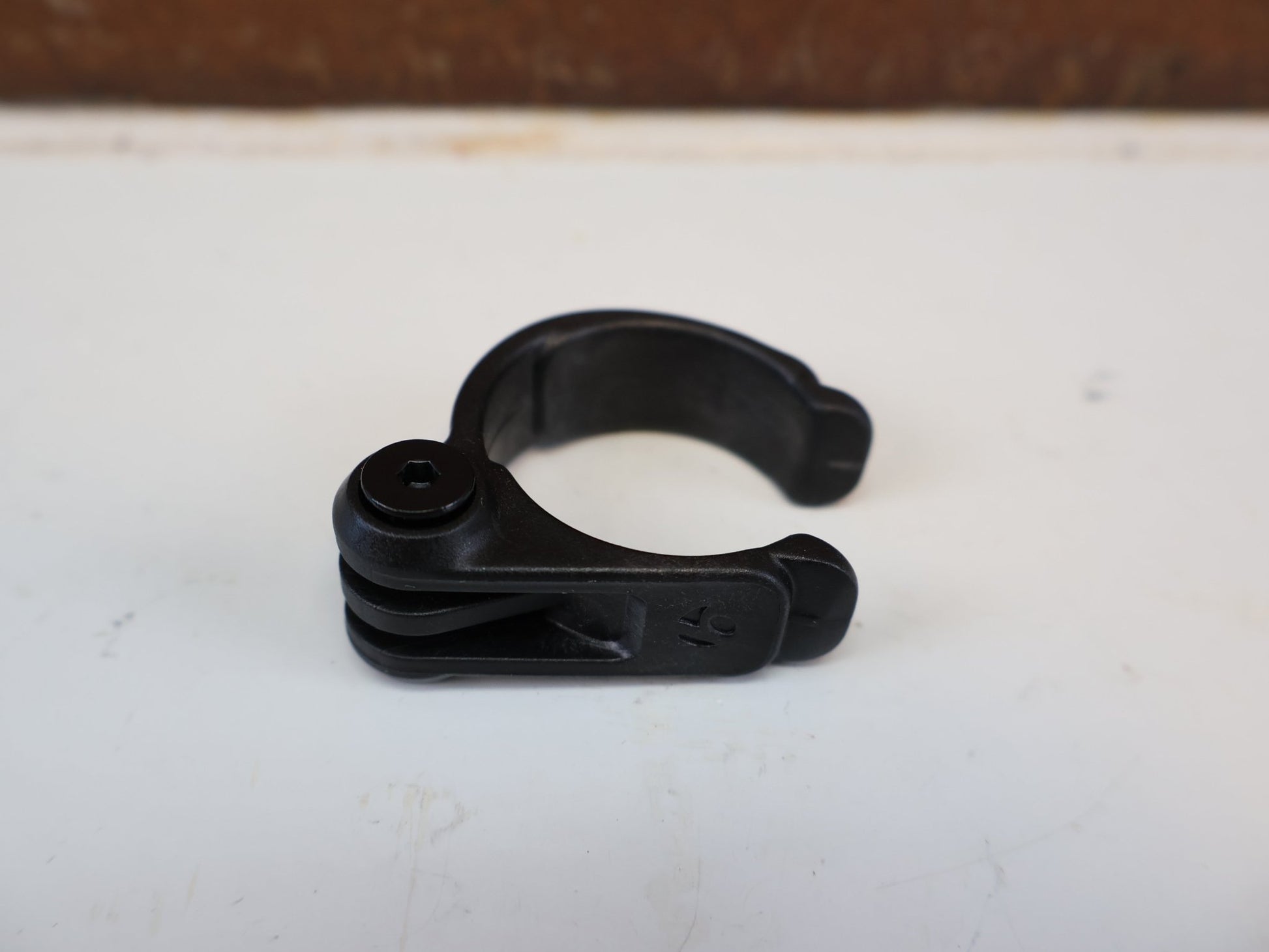 Computerhalterung von Bontrager, BONTRAGER BLENDR KOVEE PRO 35 / MONO SOCKEL / FÜR VORBAU / HALTERUNG vor USEDBIKES-OB.DE Hintergrund
