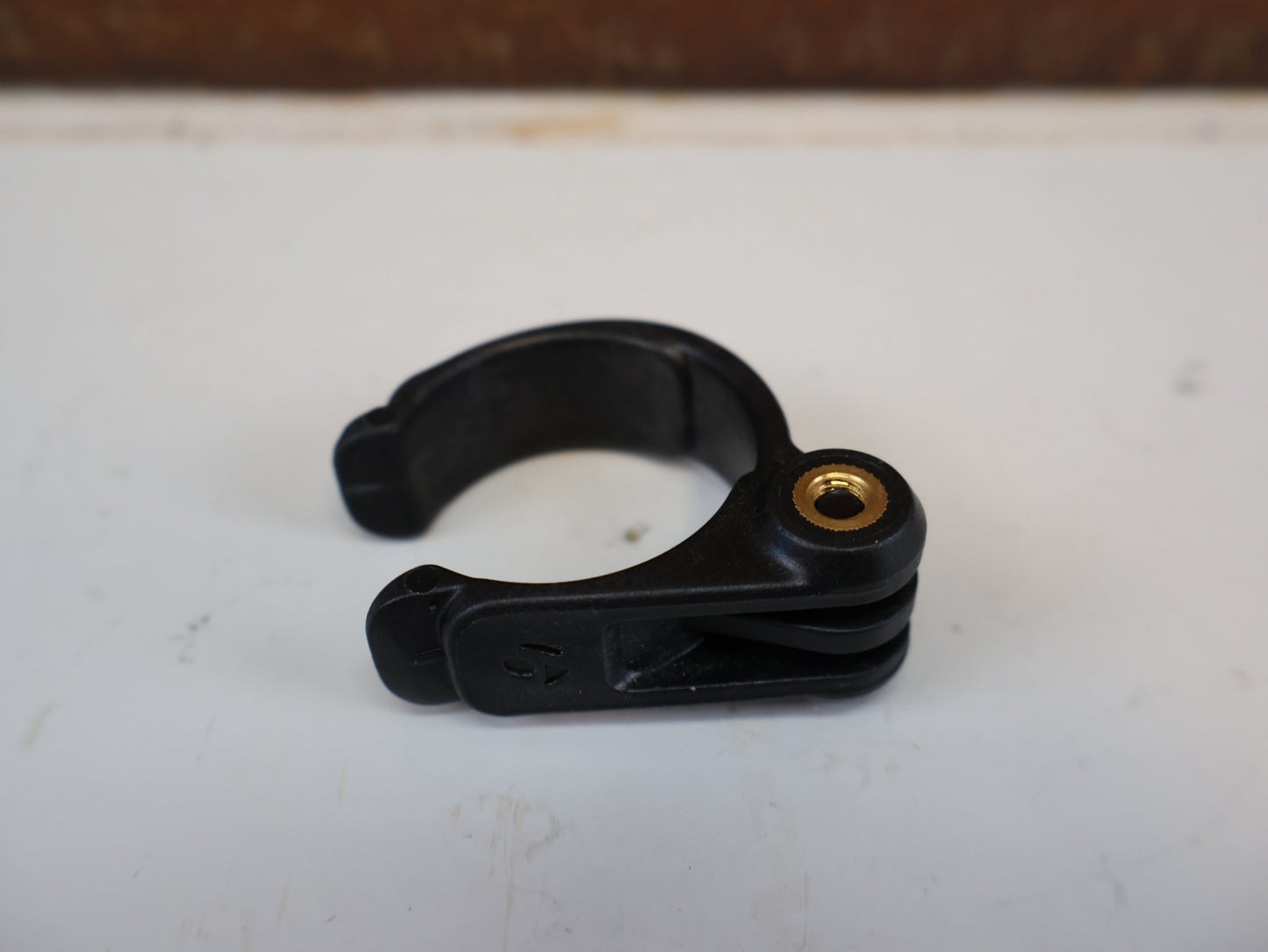 Computerhalterung von Bontrager, BONTRAGER BLENDR KOVEE PRO 35 / MONO SOCKEL / FÜR VORBAU / HALTERUNG vor USEDBIKES-OB.DE Hintergrund