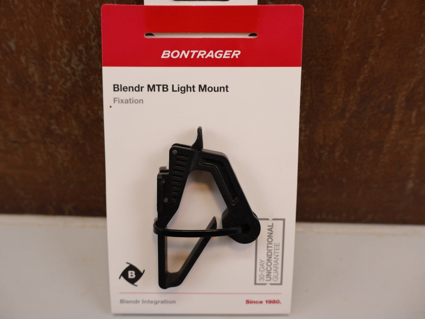 Computerhalterung von Bontrager, BONTRAGER BLENDR MTB ION LIGHT MOUNT / HALTERUNG / SCHWARZ vor USEDBIKES - OB.DE Hintergrund