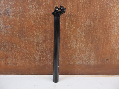 Sattelstütze von Trek, BONTRAGER CARBON SATTELSTÜTZE 27.2 X 330MM 8MM OFFSET UD GLANZ vor USEDBIKES-OB.DE Hintergrund