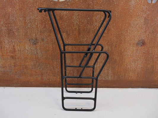 Schutzbleche, Gepäckträger & Körbe von Bontrager, BONTRAGER CARRY FORWARD FRONTGEPÄCKTRÄGER SCHWARZ MATT 15KG MONTAGEMATERIAL UNVOLLSTÄNDIG vor USEDBIKES-OB.DE Hintergrund