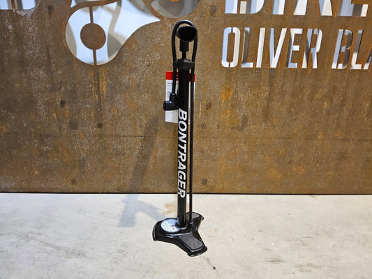 Luftpumpen & Werkzeug von Bontrager, BONTRAGER CHARGER STANDPUMPE vor USEDBIKES - OB.DE Hintergrund