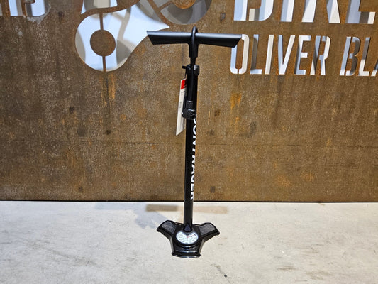 Luftpumpen & Werkzeug von Bontrager, BONTRAGER CHARGER STANDPUMPE vor USEDBIKES - OB.DE Hintergrund