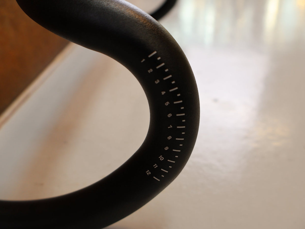 Lenker von Bontrager, Bontrager Comp Aluminium Rennlenker 400-440 mm 31.8 mm Schwarz vor USEDBIKES-OB.DE Hintergrund
