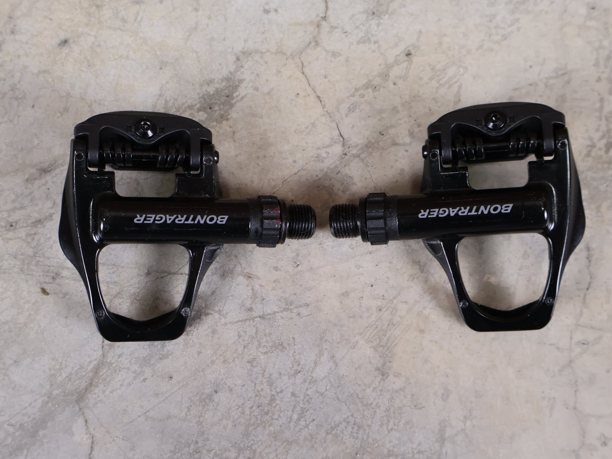 Pedale von Trek, BONTRAGER COMP RENNRADEDAL - SET / KÉO® KOMPATIBEL – EINSEITIGES KLICKPEDAL – 282 G – SCHWARZ vor USEDBIKES - OB.DE Hintergrund