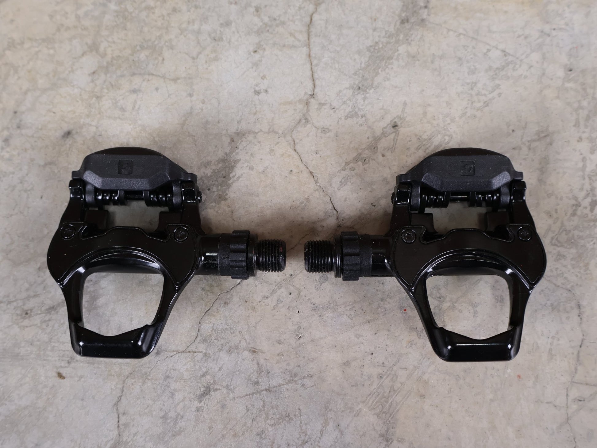 Pedale von Trek, BONTRAGER COMP RENNRADEDAL - SET / KÉO® KOMPATIBEL – EINSEITIGES KLICKPEDAL – 282 G – SCHWARZ vor USEDBIKES - OB.DE Hintergrund