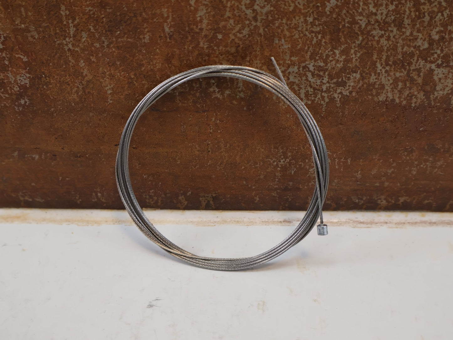 Zubehör von Bontrager, BONTRAGER COMP SCHALTZUG / EDELSTAHL VORGEDEHNT 3100MM X 1.1MM UNIVERSAL vor USEDBIKES-OB.DE Hintergrund