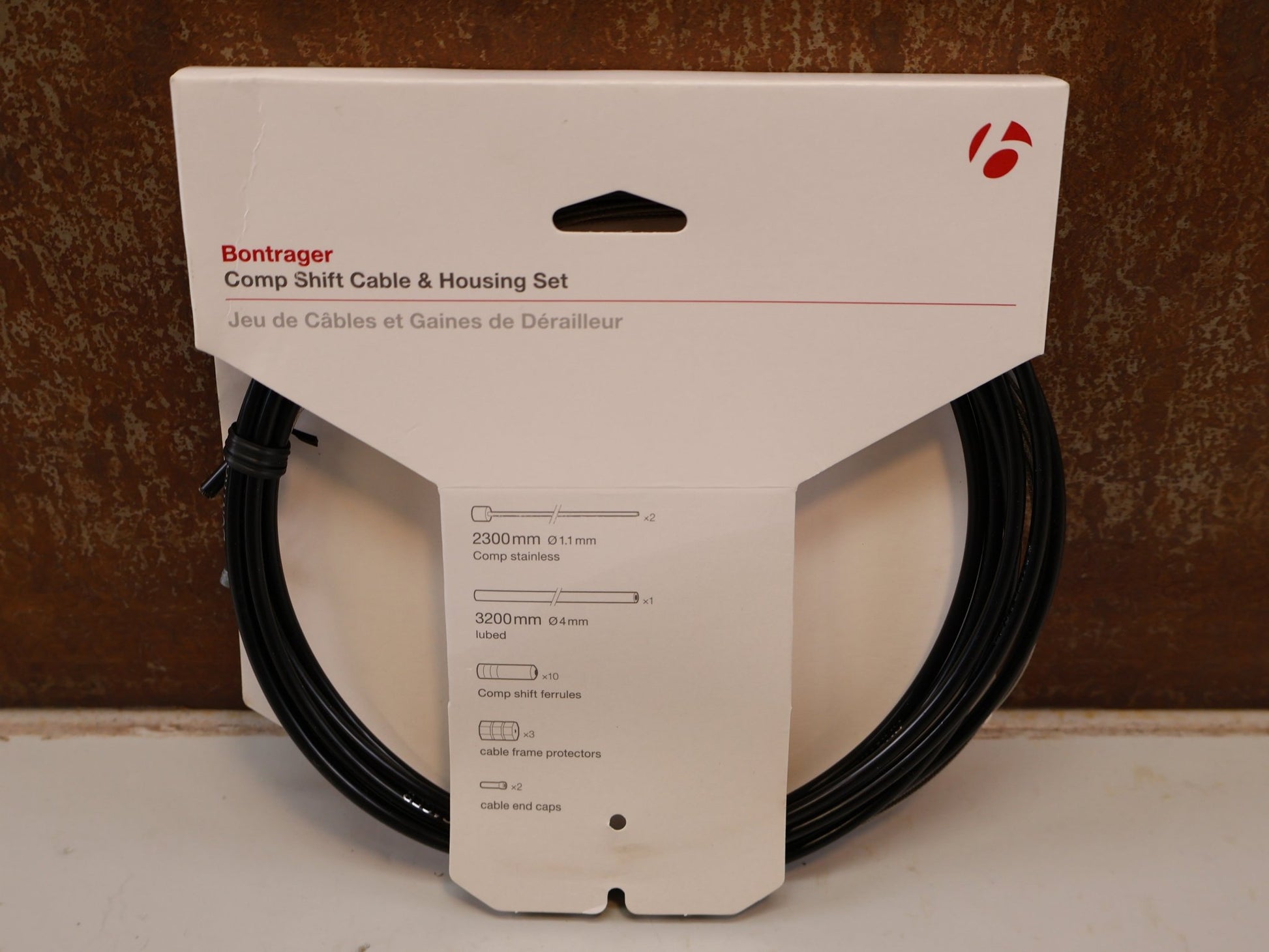 Zubehör von Bontrager, BONTRAGER COMP SCHALTZUG SET / ZUGHÜLLEN KIT EDELSTAHL / SHIMANO SRAM UNIVERSAL vor USEDBIKES-OB.DE Hintergrund