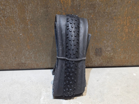 Reifen von Bontrager, BONTRAGER CX3 TEAM ISSUE CYCLOCROSS REIFEN 700 X 32MM vor USEDBIKES - OB.DE Hintergrund