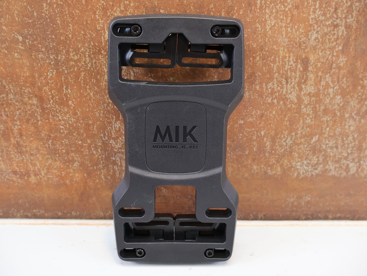 Schutzbleche, Gepäckträger & Körbe von Bontrager, BONTRAGER ELECTRA MIK TRAEGERPLATTE GEPACKTRAEGER / HAN 1040849 vor USEDBIKES-OB.DE Hintergrund