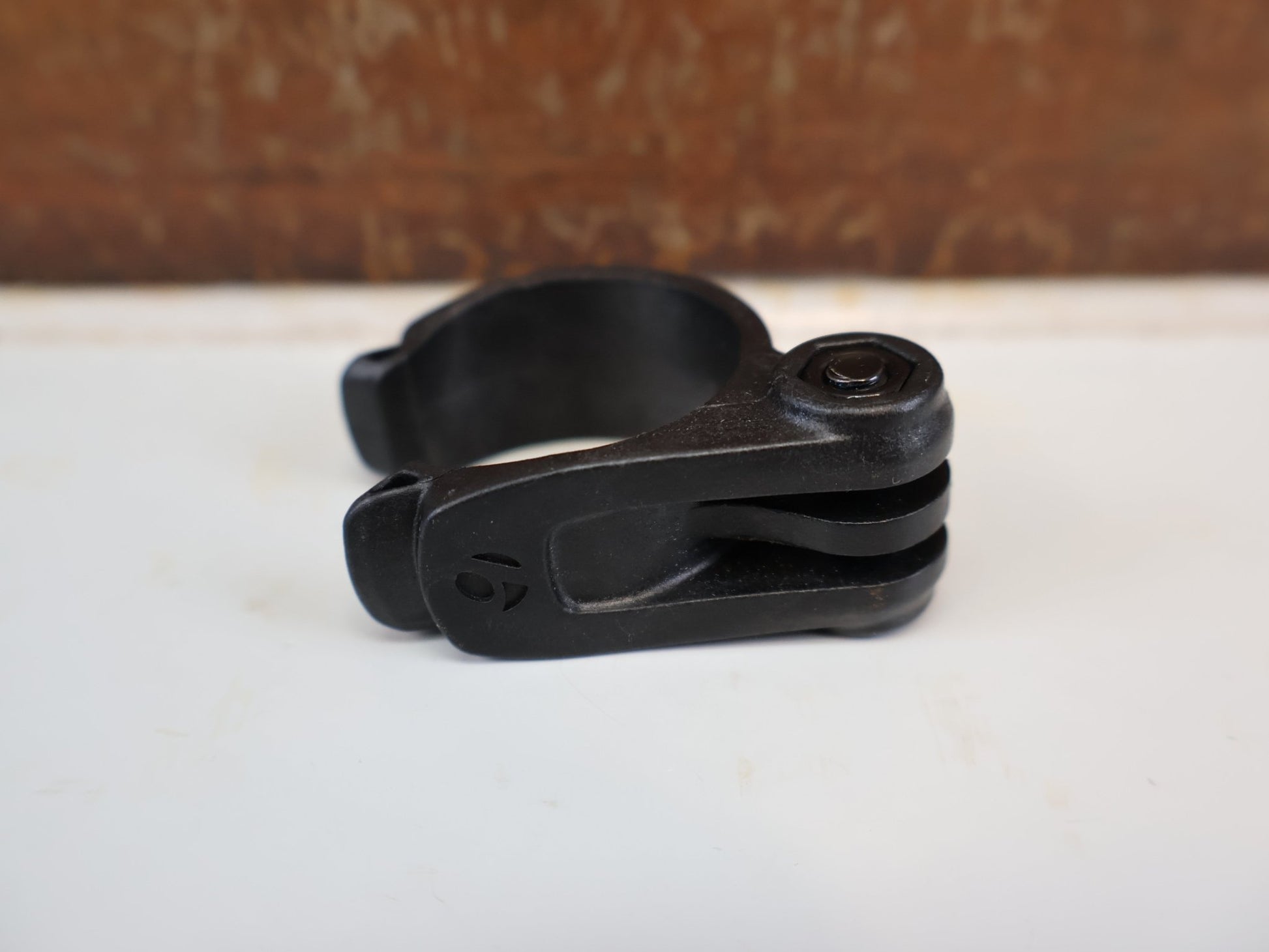 Vorbau von Bontrager, BONTRAGER ELITE BLENDR / ALU VORBAU / 31.8 MM / 7 GRAD / RENNRAD MTB vor USEDBIKES-OB.DE Hintergrund