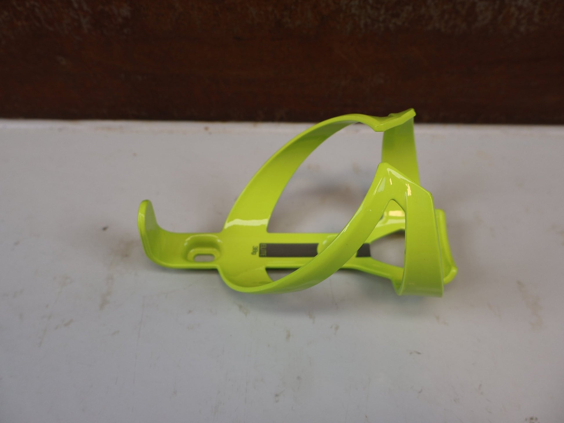 Trinkflaschen und Halter von Bontrager, BONTRAGER ELITE CAGE RECYCLED FLASCHENHALTER OCEAN vor USEDBIKES-OB.DE Hintergrund
