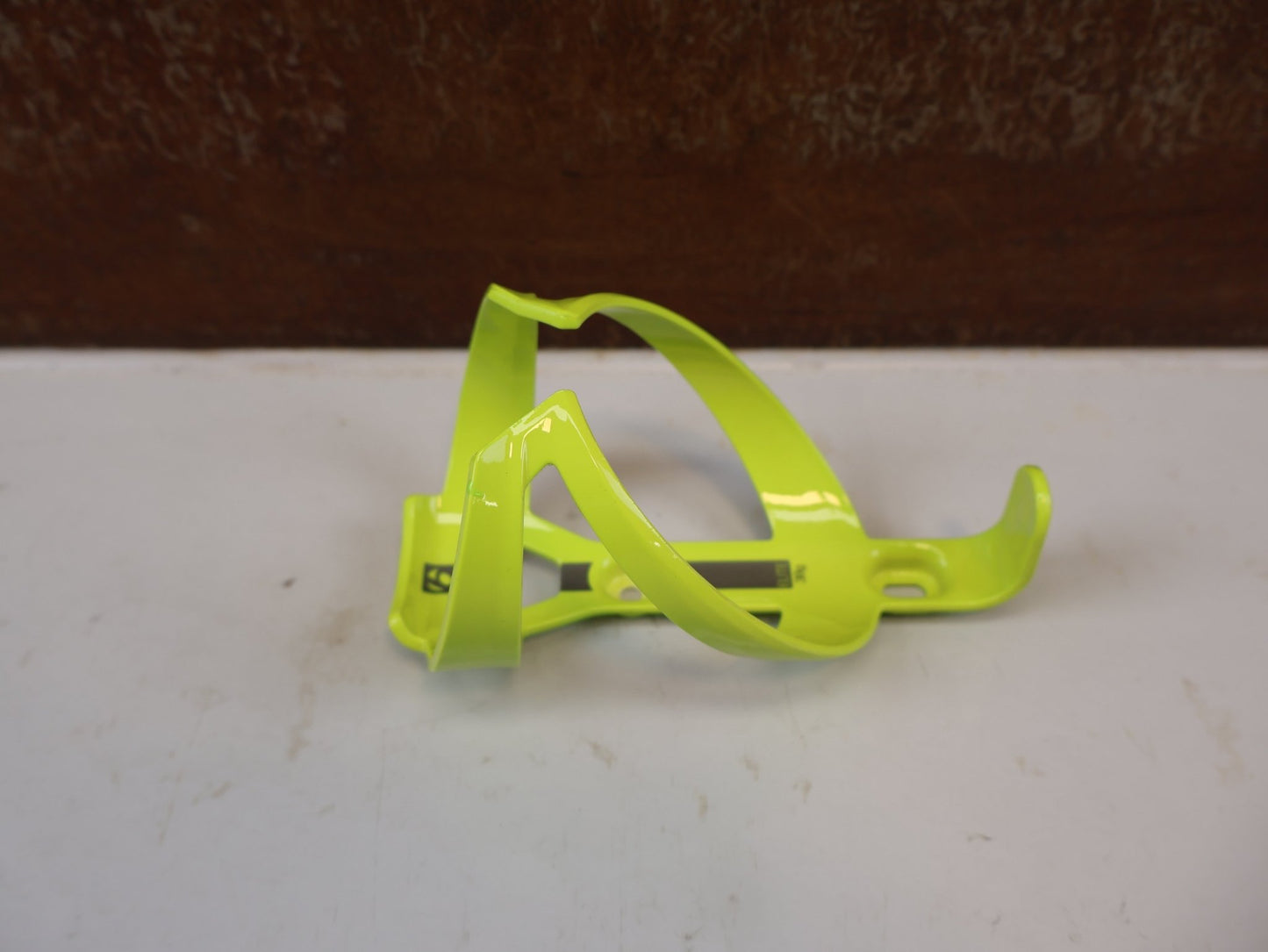 Trinkflaschen und Halter von Bontrager, BONTRAGER ELITE CAGE RECYCLED FLASCHENHALTER OCEAN vor USEDBIKES-OB.DE Hintergrund