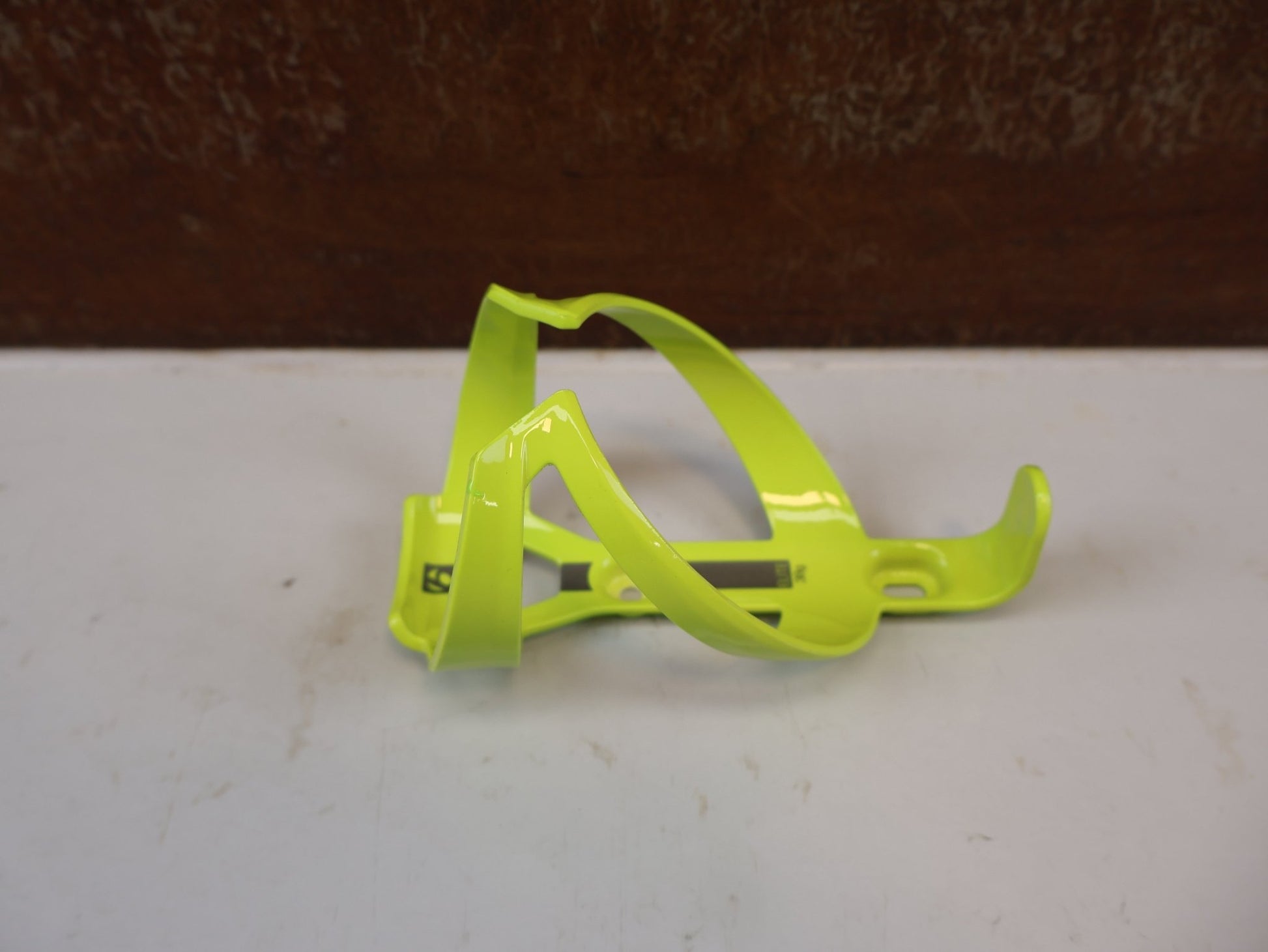 Trinkflaschen und Halter von Bontrager, BONTRAGER ELITE CAGE RECYCLED FLASCHENHALTER OCEAN vor USEDBIKES-OB.DE Hintergrund