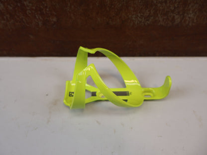 Trinkflaschen und Halter von Bontrager, BONTRAGER ELITE CAGE RECYCLED FLASCHENHALTER OCEAN vor USEDBIKES-OB.DE Hintergrund