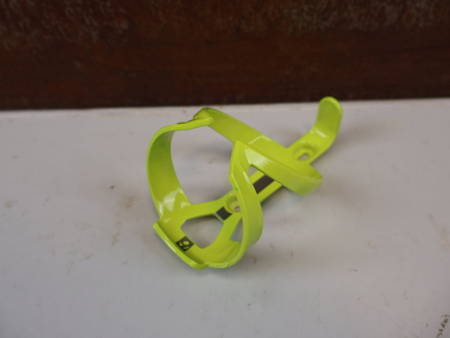 Trinkflaschen und Halter von Bontrager, BONTRAGER ELITE CAGE RECYCLED FLASCHENHALTER OCEAN vor USEDBIKES-OB.DE Hintergrund