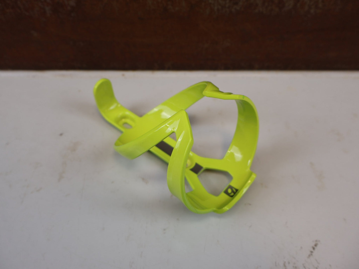 Trinkflaschen und Halter von Bontrager, BONTRAGER ELITE CAGE RECYCLED FLASCHENHALTER OCEAN vor USEDBIKES-OB.DE Hintergrund