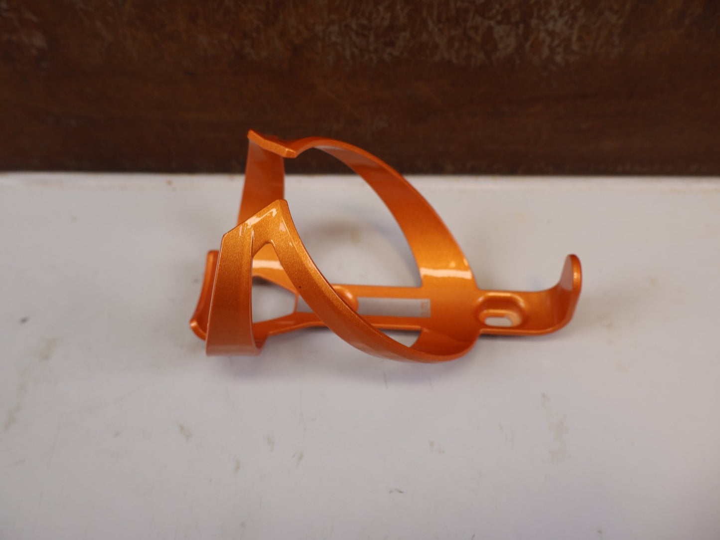 Trinkflaschen und Halter von Bontrager, BONTRAGER ELITE CAGE RECYCLED FLASCHENHALTER ORANGE vor USEDBIKES-OB.DE Hintergrund