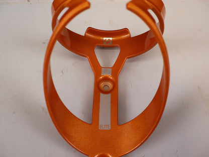 Trinkflaschen und Halter von Bontrager, BONTRAGER ELITE CAGE RECYCLED FLASCHENHALTER ORANGE vor USEDBIKES-OB.DE Hintergrund