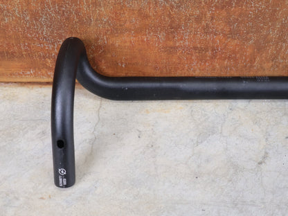 Lenker von Bontrager, BONTRAGER ELITE ISOZONE VR - SF RENNRAD LENKER 400 - 440MM vor USEDBIKES - OB.DE Hintergrund