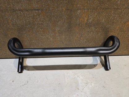 Lenker von Bontrager, BONTRAGER ELITE ISOZONE VR - SF RENNRAD LENKER 420 - 440MM in variant_title vor USEDBIKES - OB.DE Hintergrund