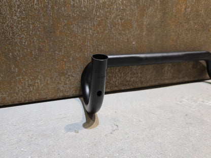 Lenker von Bontrager, BONTRAGER ELITE ISOZONE VR - SF RENNRAD LENKER 420 - 440MM in variant_title vor USEDBIKES - OB.DE Hintergrund