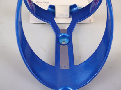 Trinkflaschen und Halter von Bontrager, BONTRAGER ELITE RECYCLED FLASCHENHALTER ALPINE BLUE BLAU vor USEDBIKES-OB.DE Hintergrund
