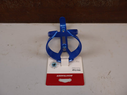 Trinkflaschen und Halter von Bontrager, BONTRAGER ELITE RECYCLED FLASCHENHALTER ALPINE BLUE BLAU vor USEDBIKES-OB.DE Hintergrund