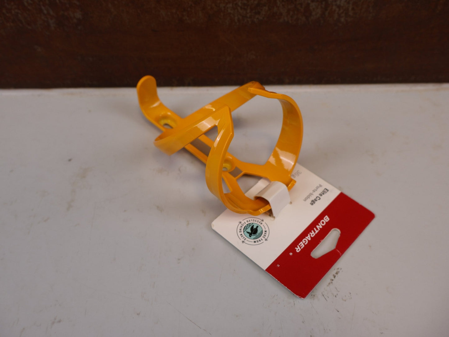 Trinkflaschen und Halter von Bontrager, BONTRAGER ELITE RECYCLED FLASCHENHALTER vor USEDBIKES-OB.DE Hintergrund