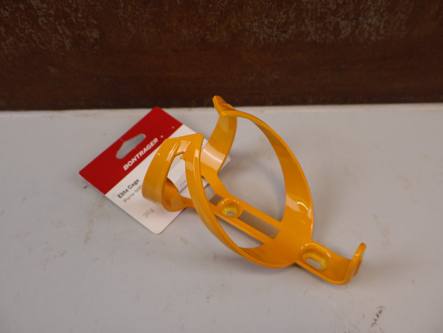 Trinkflaschen und Halter von Bontrager, BONTRAGER ELITE RECYCLED FLASCHENHALTER vor USEDBIKES-OB.DE Hintergrund