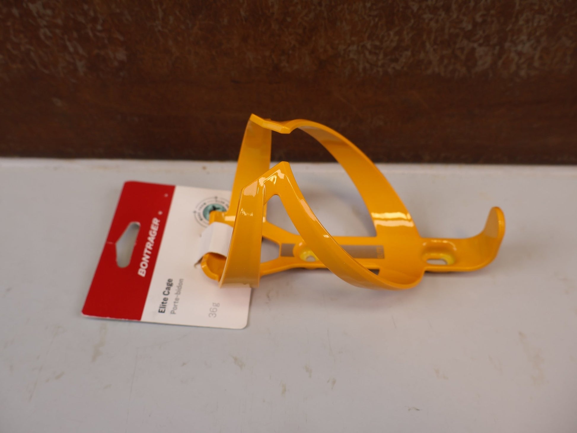 Trinkflaschen und Halter von Bontrager, BONTRAGER ELITE RECYCLED FLASCHENHALTER vor USEDBIKES-OB.DE Hintergrund