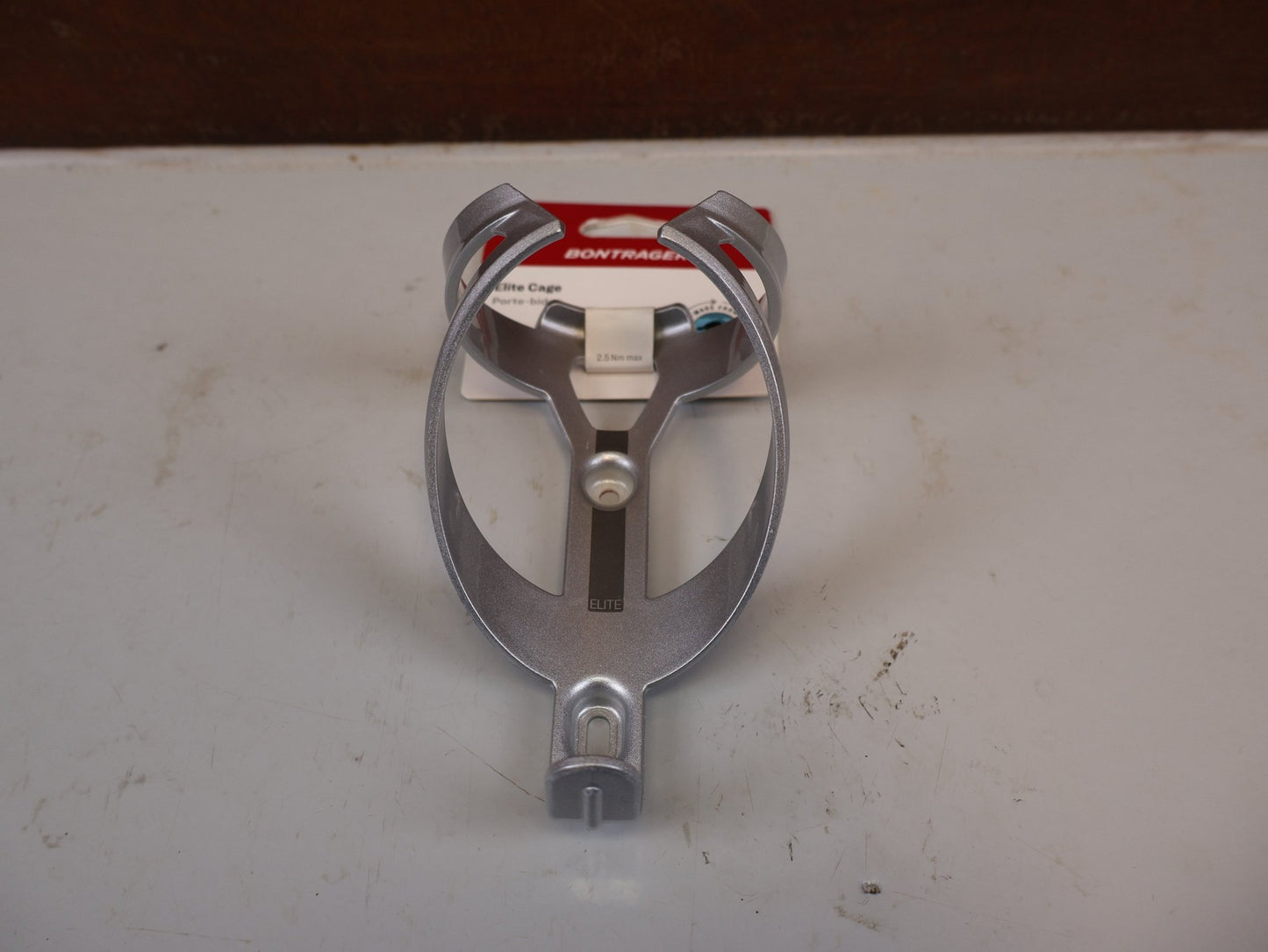 Trinkflaschen und Halter von Bontrager, BONTRAGER ELITE RECYCLED FLASCHENHALTER GRAU 38G vor USEDBIKES-OB.DE Hintergrund