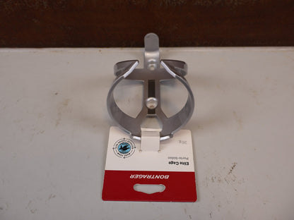 Trinkflaschen und Halter von Bontrager, BONTRAGER ELITE RECYCLED FLASCHENHALTER GRAU 38G vor USEDBIKES-OB.DE Hintergrund