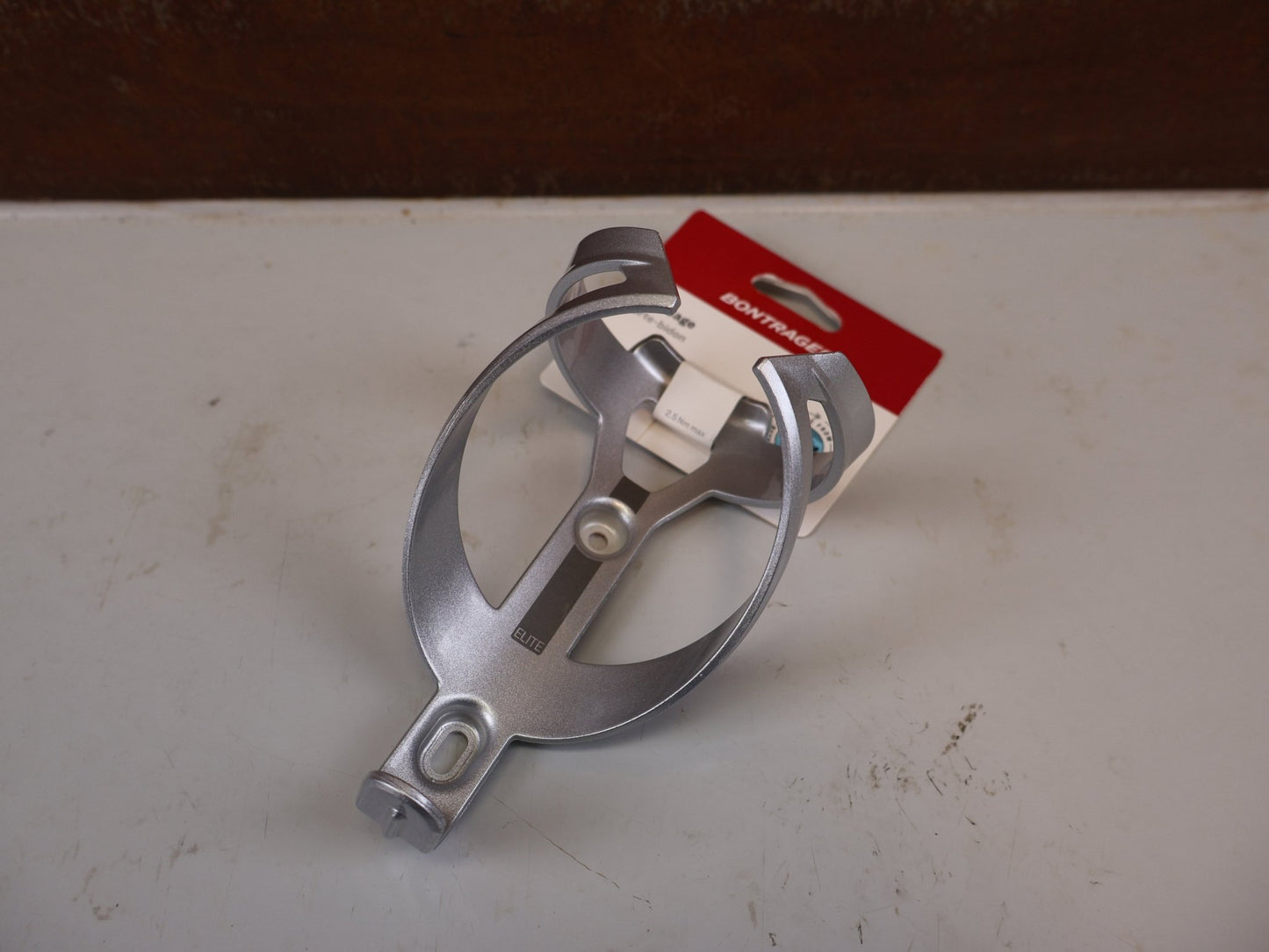Trinkflaschen und Halter von Bontrager, BONTRAGER ELITE RECYCLED FLASCHENHALTER GRAU 38G vor USEDBIKES-OB.DE Hintergrund