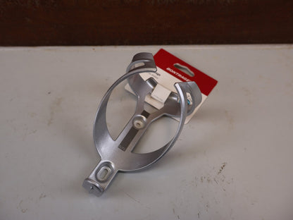 Trinkflaschen und Halter von Bontrager, BONTRAGER ELITE RECYCLED FLASCHENHALTER GRAU 38G vor USEDBIKES-OB.DE Hintergrund