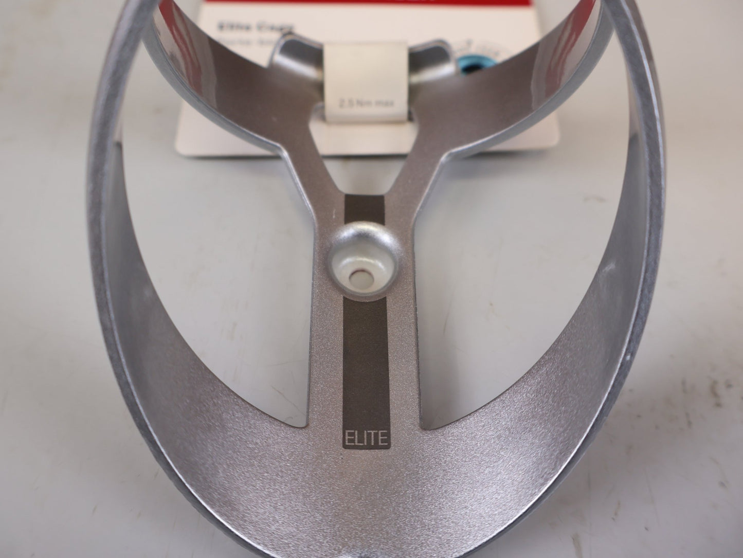 Trinkflaschen und Halter von Bontrager, BONTRAGER ELITE RECYCLED FLASCHENHALTER GRAU 38G vor USEDBIKES-OB.DE Hintergrund