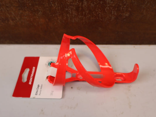 Trinkflaschen und Halter von Bontrager, BONTRAGER ELITE RECYCLED FLASCHENHALTER RADIOACTIVE CORAL vor USEDBIKES-OB.DE Hintergrund
