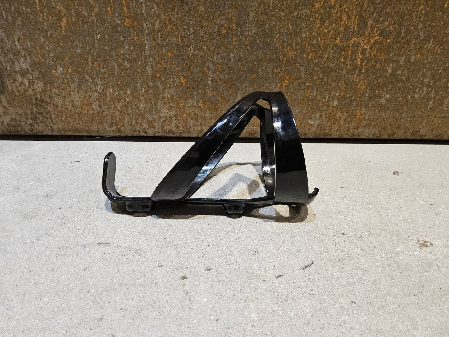 Trinkflaschen und Halter von Bontrager, BONTRAGER ELITE RECYCLED FLASCHENHALTER / SCHWARZ vor USEDBIKES - OB.DE Hintergrund