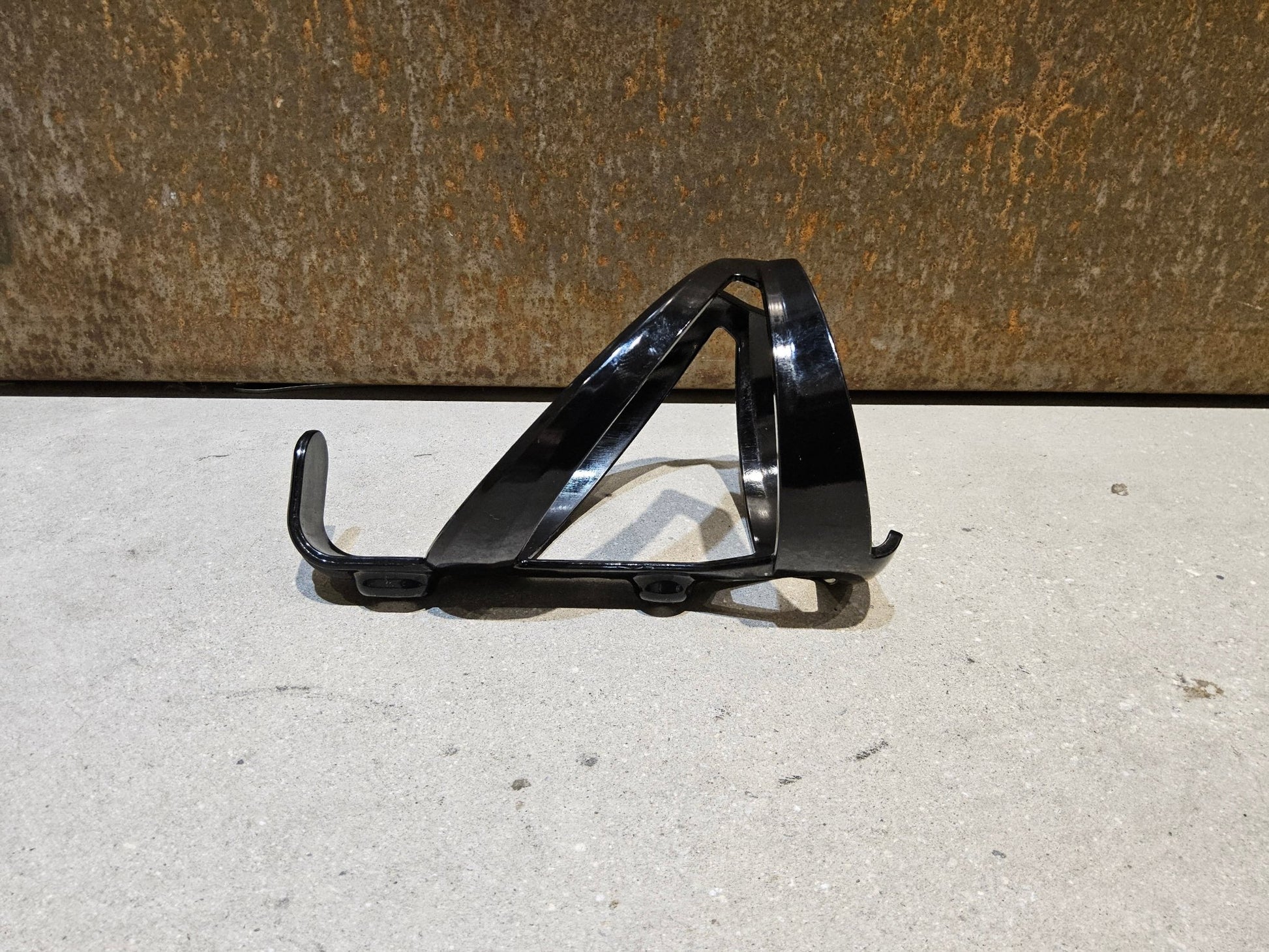 Trinkflaschen und Halter von Bontrager, BONTRAGER ELITE RECYCLED FLASCHENHALTER / SCHWARZ vor USEDBIKES - OB.DE Hintergrund