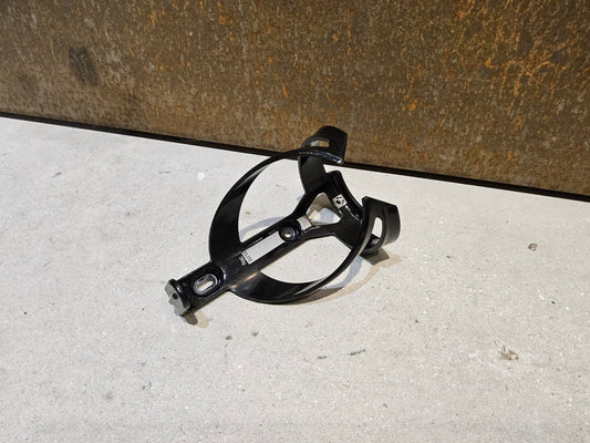 Trinkflaschen und Halter von Bontrager, BONTRAGER ELITE RECYCLED FLASCHENHALTER / SCHWARZ vor USEDBIKES - OB.DE Hintergrund