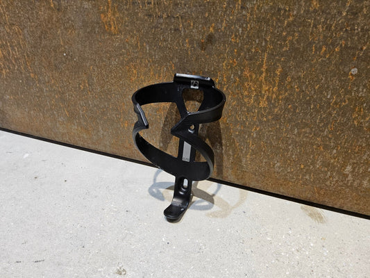 Trinkflaschen und Halter von Bontrager, BONTRAGER ELITE RECYCLED FLASCHENHALTER / SCHWARZ MATT vor USEDBIKES - OB.DE Hintergrund
