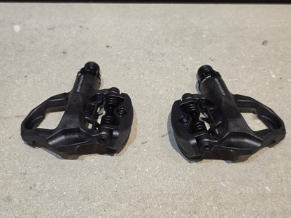 Pedale von Bontrager, BONTRAGER ELITE ROAD RENNRAD / KEO KLICK PEDAL vor USEDBIKES - OB.DE Hintergrund