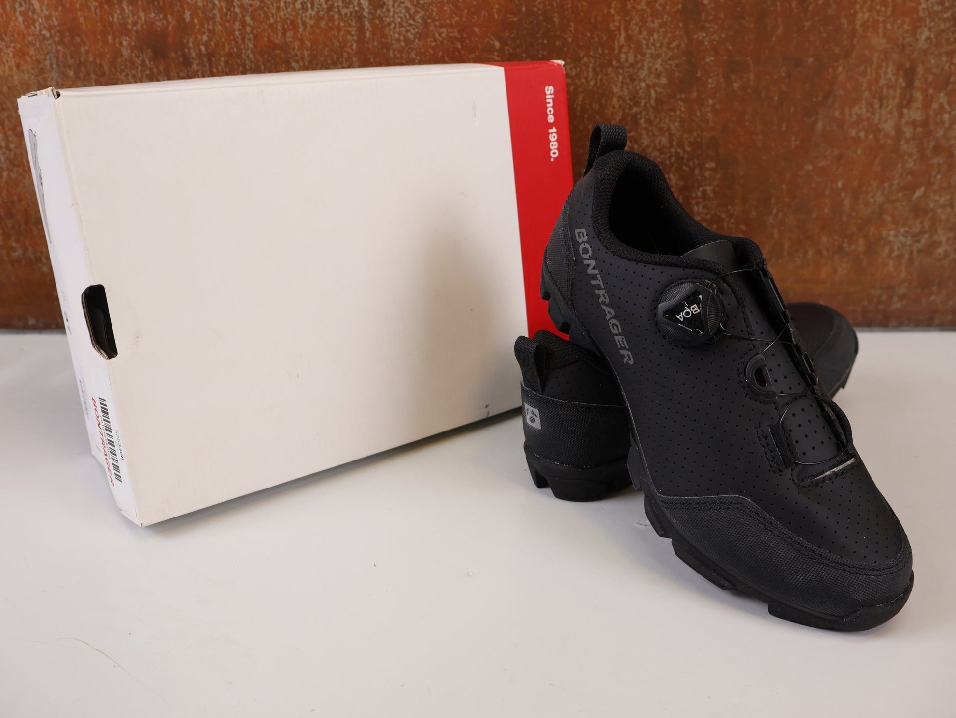 MTB - Herrenschuhe von Trek, BONTRAGER EVOKE MTB SCHUH / BOA L6 / GNARGUARD / GR. 37 / BLACK vor USEDBIKES - OB.DE Hintergrund