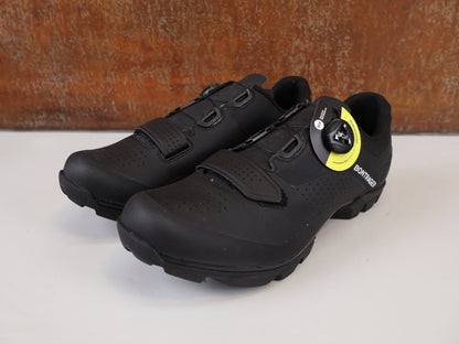 MTB - Herrenschuhe von Trek, BONTRAGER FORAY MTB SCHUH / BOA L6 / GNARGUARD / GR. 44 / BLACK vor USEDBIKES - OB.DE Hintergrund