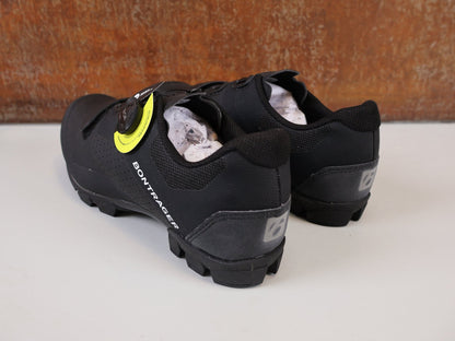 MTB - Herrenschuhe von Trek, BONTRAGER FORAY MTB SCHUH / BOA L6 / GNARGUARD / GR. 44 / BLACK vor USEDBIKES - OB.DE Hintergrund